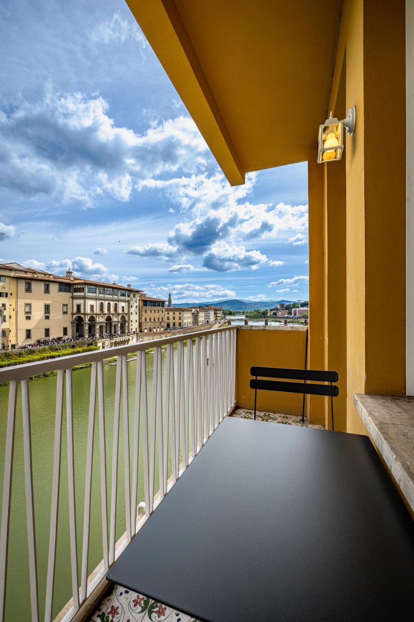 Yd Balcony On Pontevecchio View Apartment Florence Exterior photo